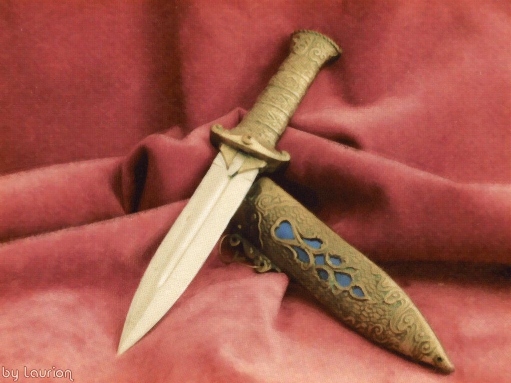 A fantasy role-playing style dagger